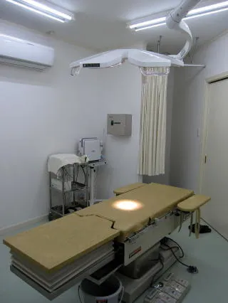 電動式手術台(アトム)
