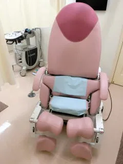 電動式内診台(タカラベルモント)